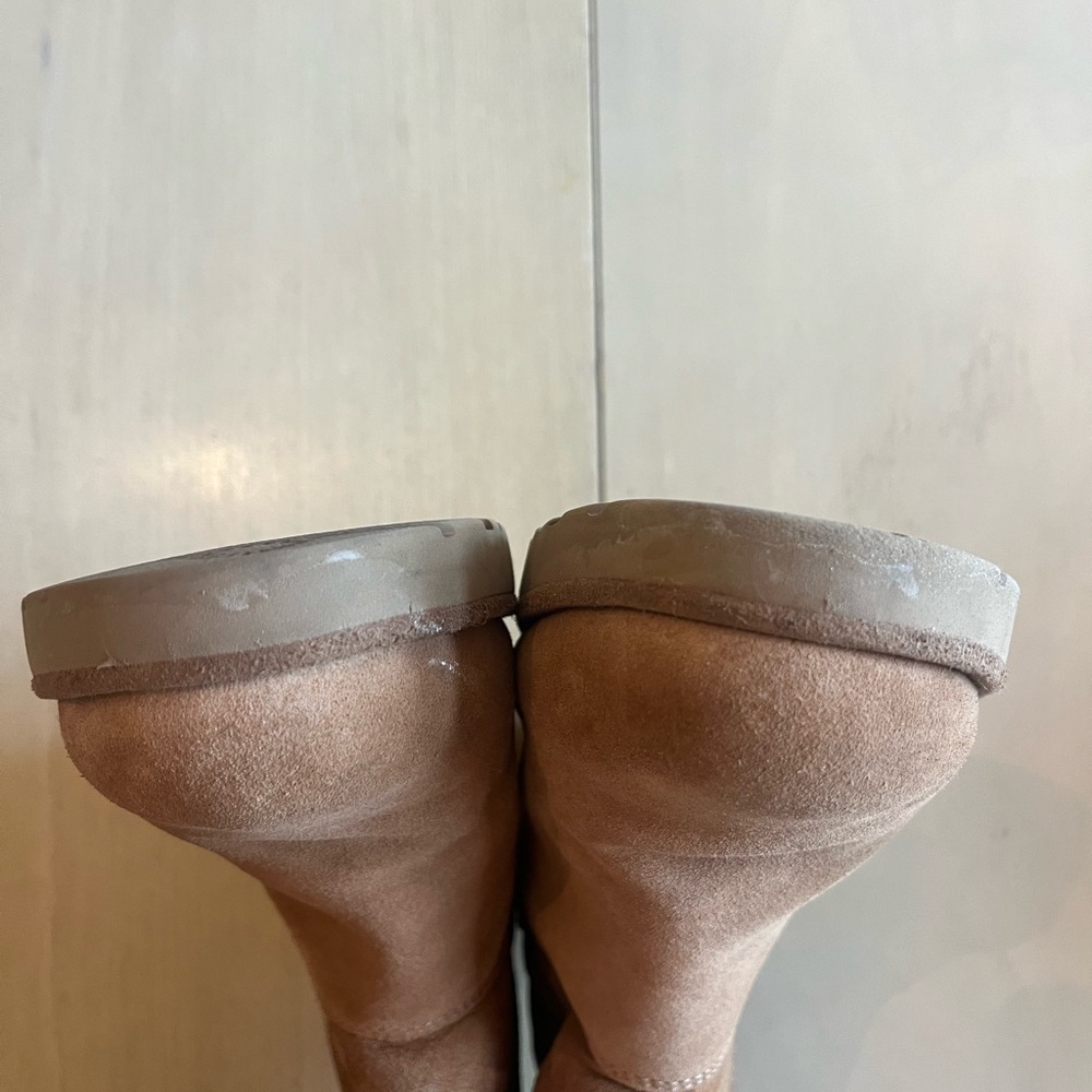 Ugg 8 Great Condition - image 5